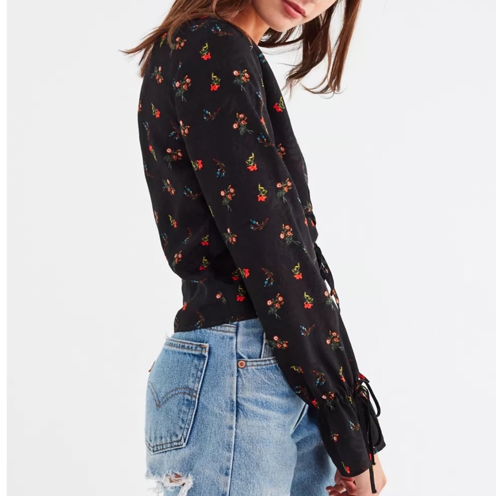 Urban Outfitters V-neck Cinched Floral Top, Small - Picture 6 of 11